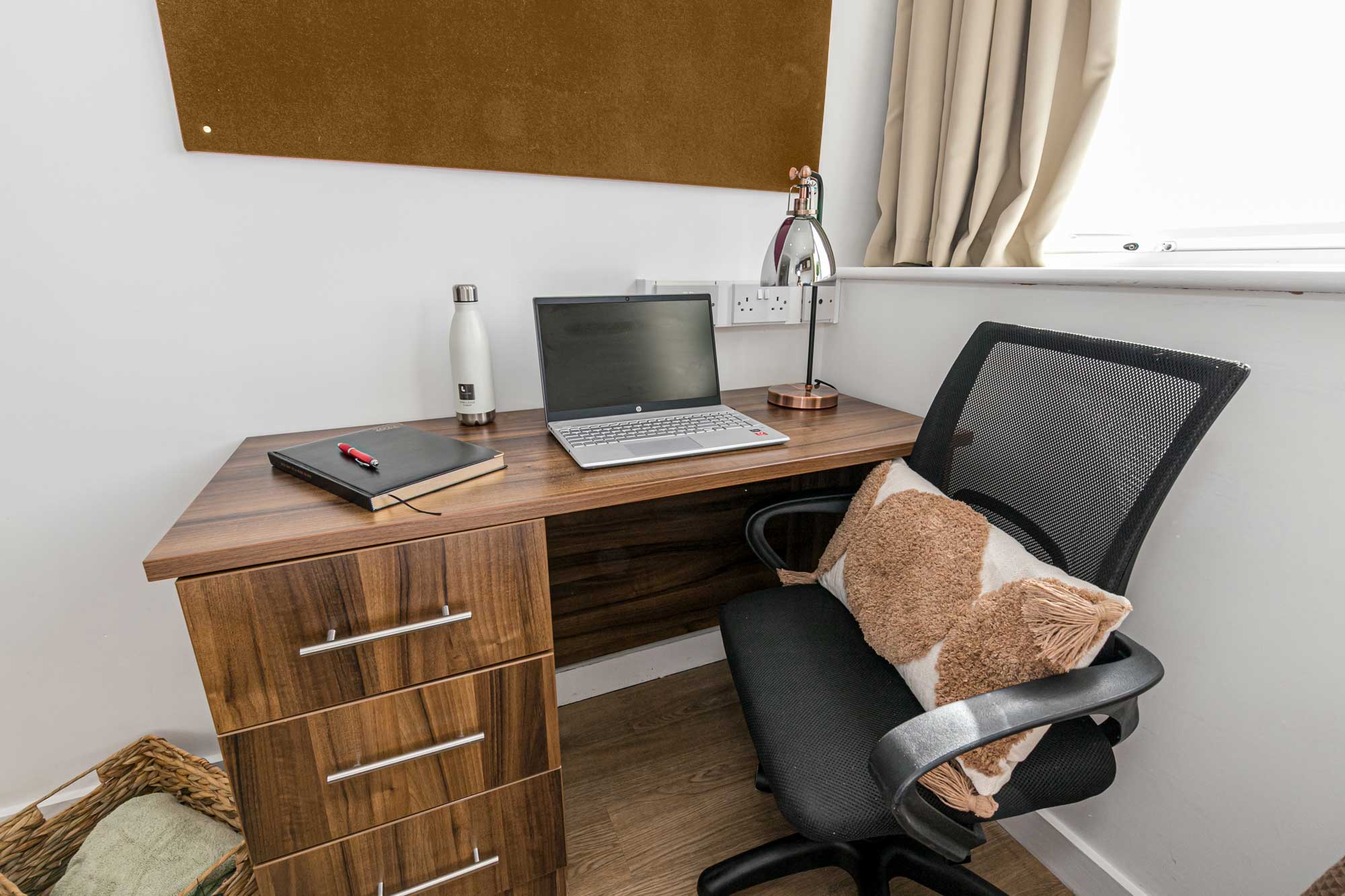 Lulworth standard room desk